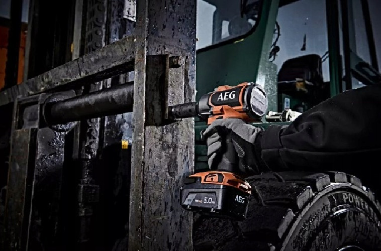 Klucz udarowy AEG BSS18MTF12BL-402C 2 x 4.0AH